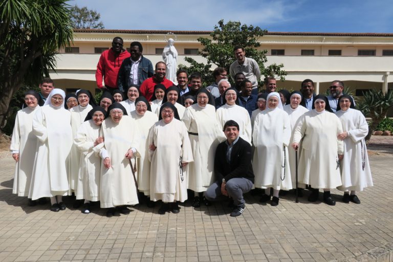 Estudiantes dominicos de la Provincia de Hispania en el Monasterio de la Inmaculada, Torrent (Valencia)