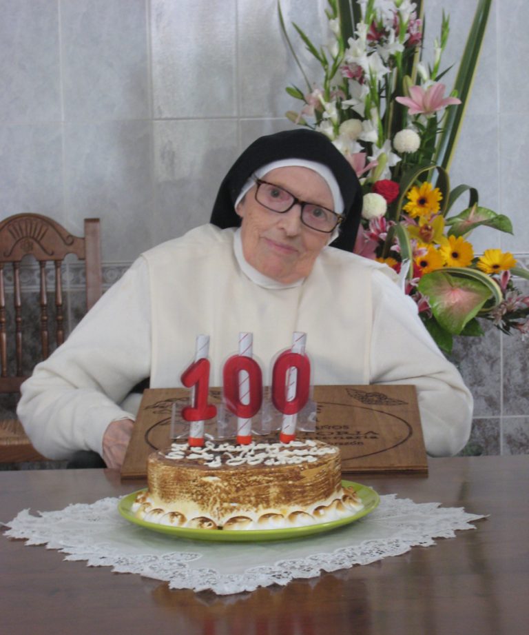 En Burriana, Sor Mª Victoria Burdeus cumple y celebra sus 100 años