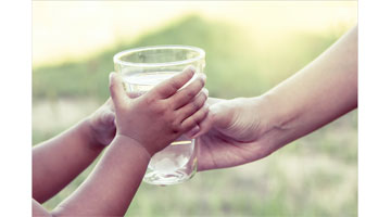 COMENTARIO AL EVANGELIO DEL DOMINGO XIII DEL T.O. “TAN SOLO UN VASO DE AGUA FRESCA”