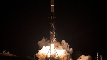 Se lanza al espacio el satélite que transporta el nanolibro con las palabras de esperanza que el Papa pronunció en la plaza de San Pedro en 2020.